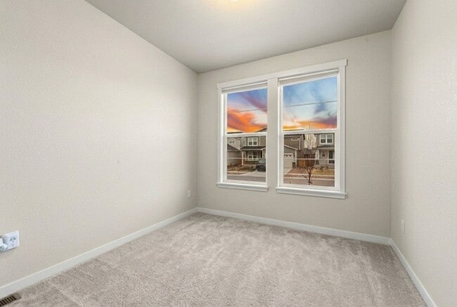 Building Photo - Gorgeous 5 Bed 3 bath Home In Aspen Meadows!!