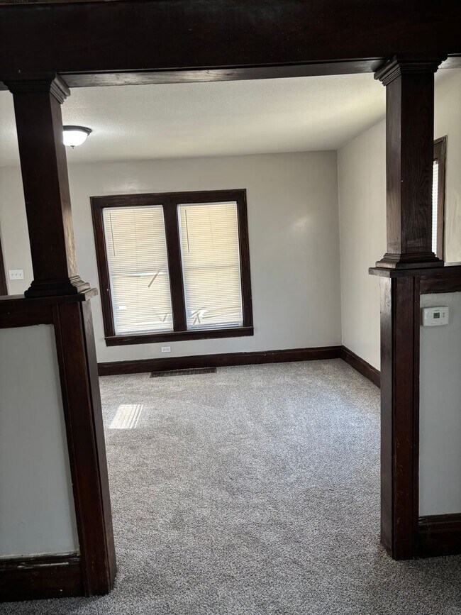 Building Photo - 3bd Single Akron Cash Pay/Section 8