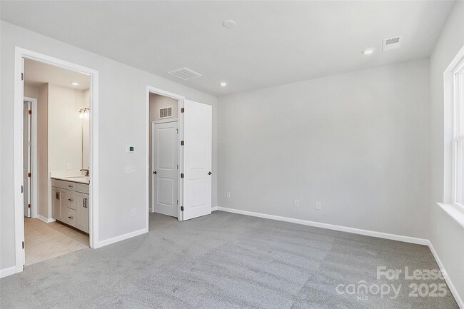 Building Photo - 5731 Castlerea Dr
