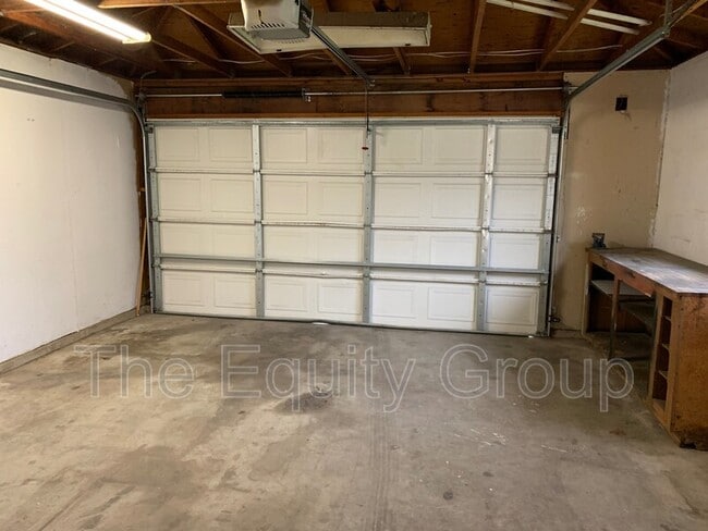 Building Photo - 1546 N Oak Park St