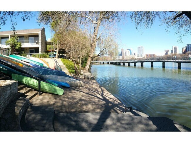 Building Photo - 500 E Riverside Dr