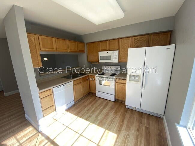 Building Photo - 930 Button Rock Dr
