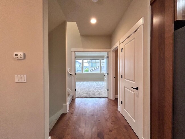 Building Photo - Incredibly Large 4 Bed 2.5 Bath Charmer!