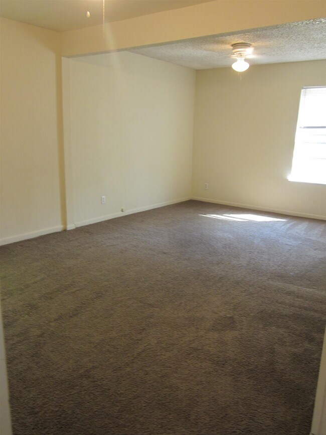 Primary Photo - 505 E Lamon St