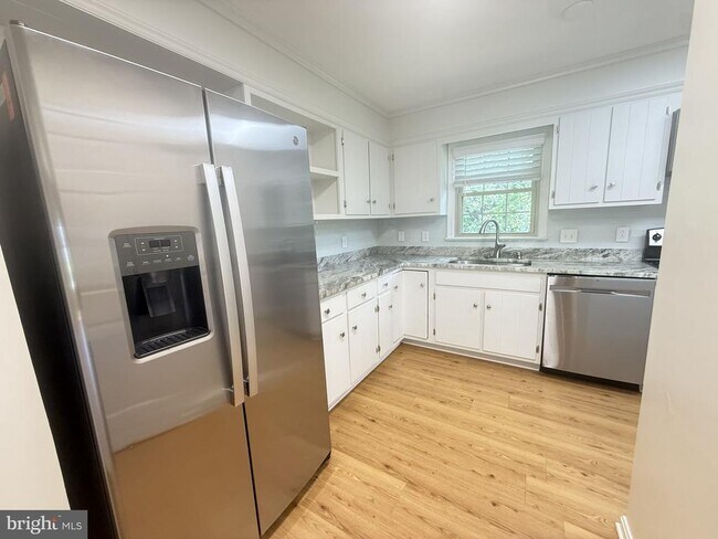 Building Photo - 824 Appleseed Ct