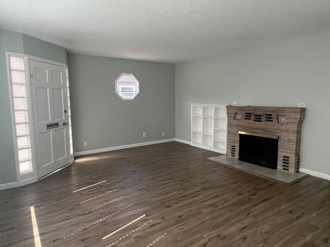 Building Photo - 3618 Chestnut St