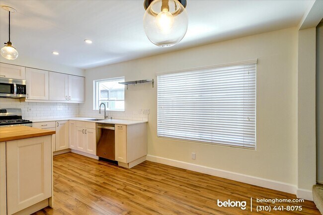 Building Photo - 720 Waterloo St