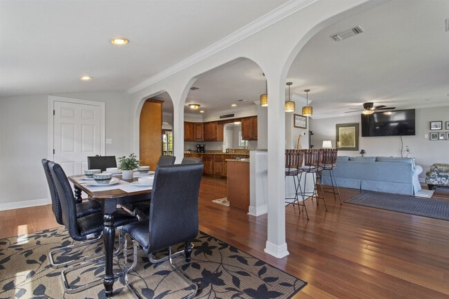 Building Photo - 1317 Beards Cove Dr