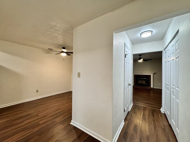 Building Photo - Glenleigh 1st-time Rental! Pet-Friendly, End-Unit Townhome, Cul-De-Sac with HUGE fenced backyard!