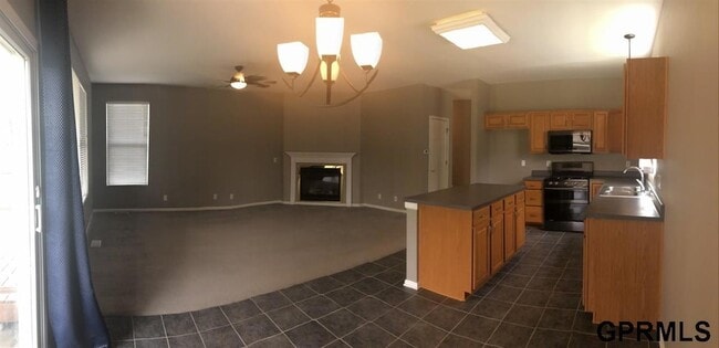 Building Photo - 2102 Quartz Dr