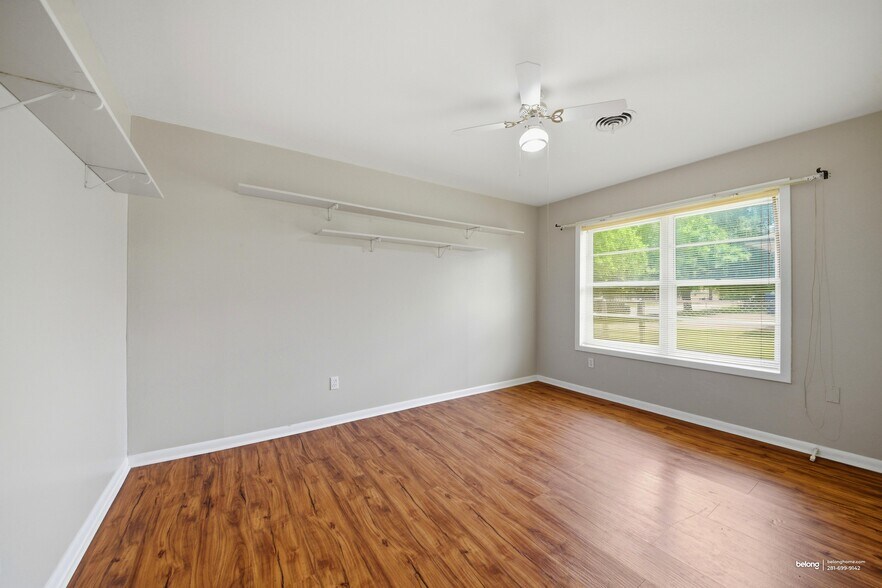 Building Photo - 1302 Laura Ln