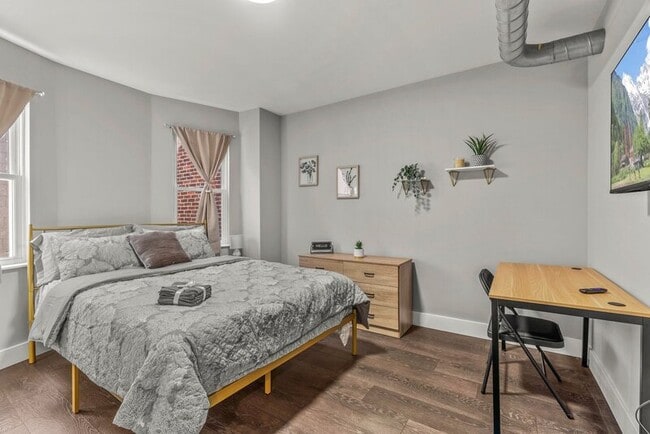 Building Photo - 4821 Walnut St