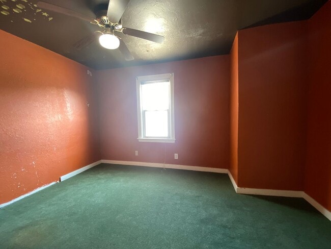 Building Photo - 68037 Franklin St