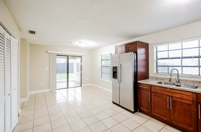 Building Photo - 20018 W Oakmont Cir