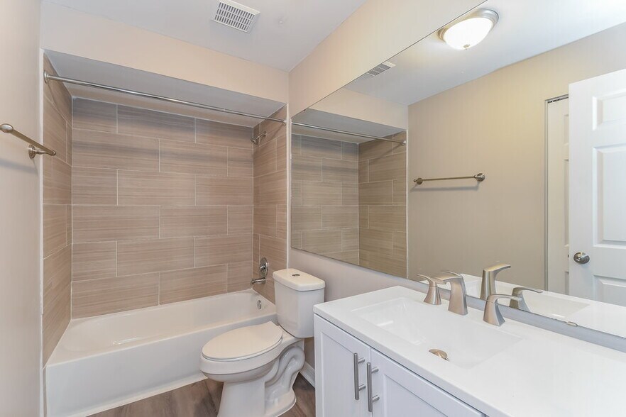 Building Photo - 3813 Tree Lake Dr