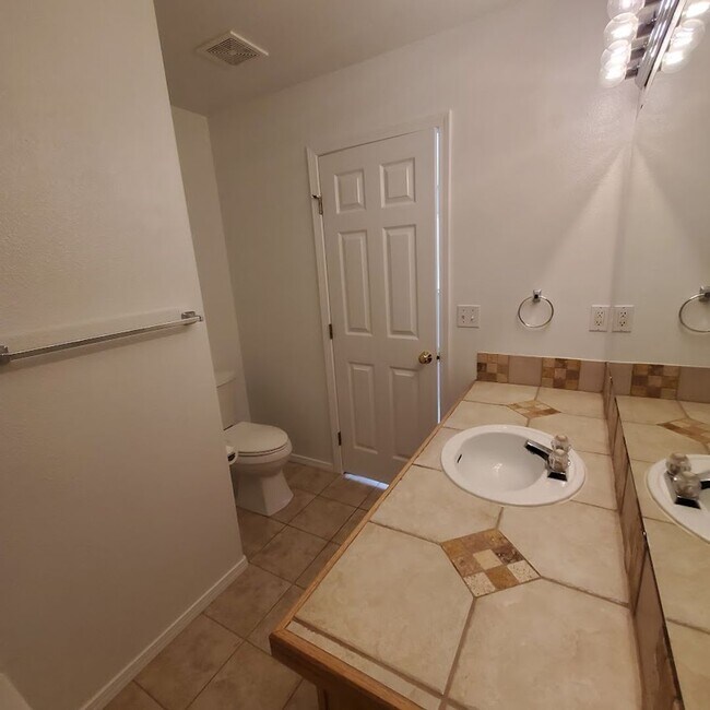 Building Photo - Charming West Boise Home with Spacious Yard and Modern. Prime Location!