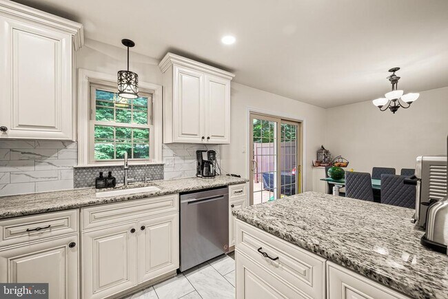 Building Photo - 705 Shippen Dr