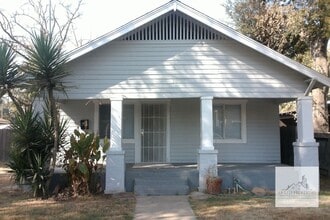 Building Photo - Cute Traditional. 3 Bedroom 1 bath home in Tower District.