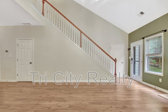 Building Photo - 113 Macalester Dr