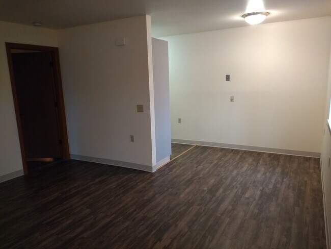 Building Photo - 3025 Commercial Ave