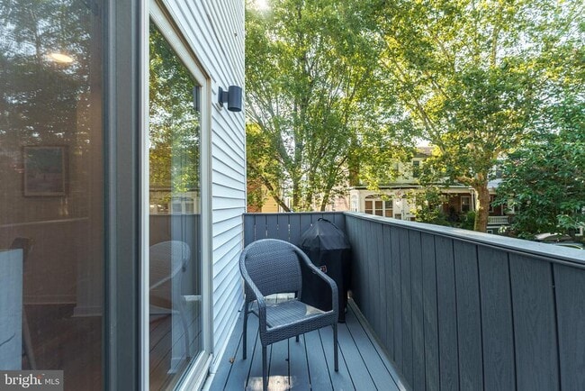 Building Photo - 2058 Poplar St