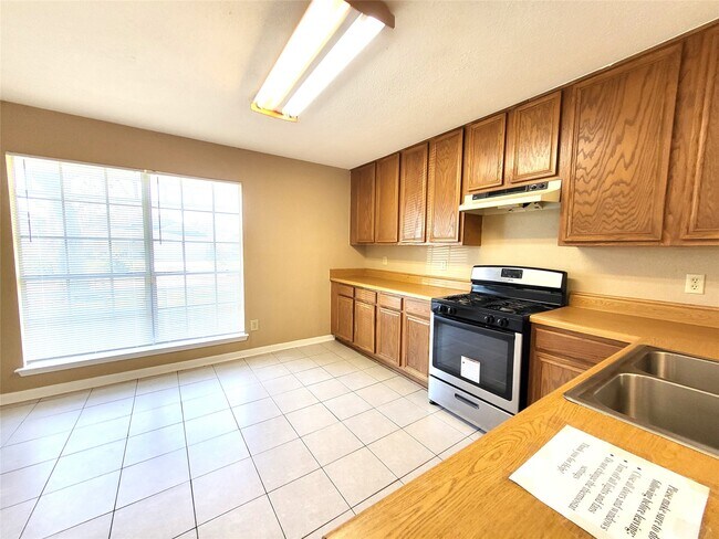 Building Photo - 16026 Barbarossa Dr