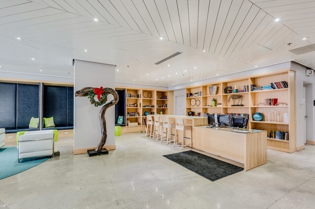 Lobby - 50 E 16th St