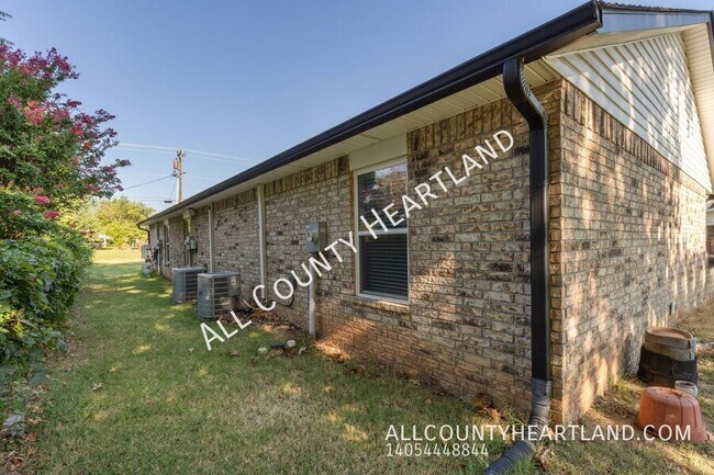 Building Photo - 307 W Wallace St