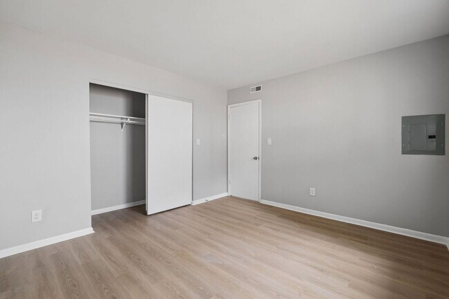 Building Photo - 133 E Markison Ave