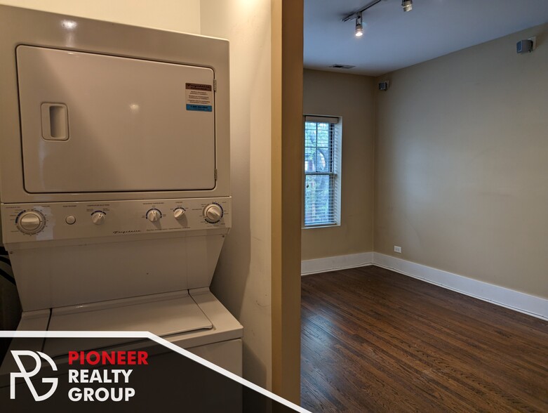 Building Photo - 3455 N Wolcott Ave