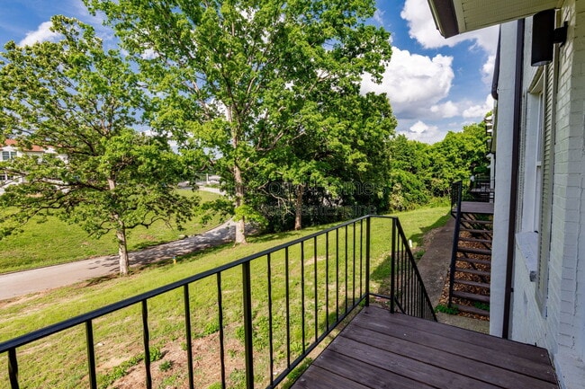 Building Photo - 400 Gallery Ln