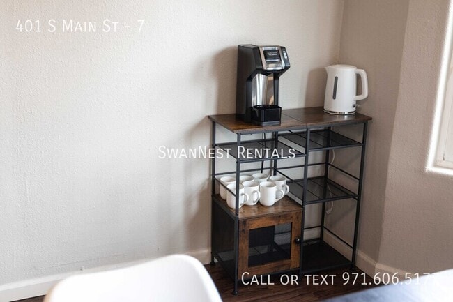 Building Photo - 401 S Main St