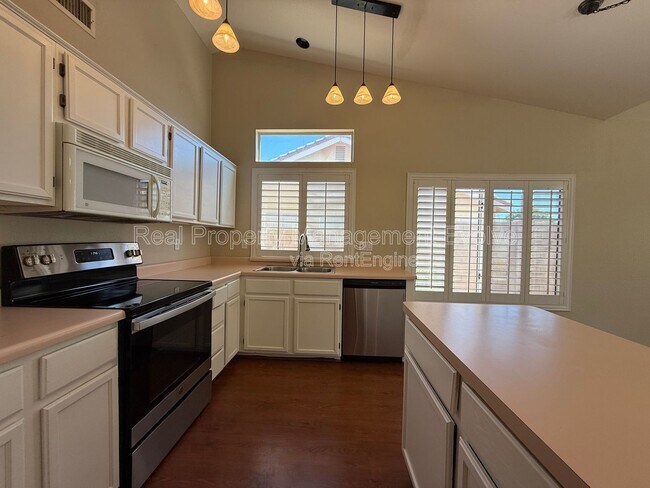 Building Photo - 1007 W Cooley Dr