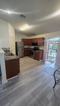 Building Photo - 1832 SW Cameo Blvd