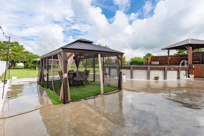 Building Photo - 3 Bedroom House in Addis with Pool, Gazebo...