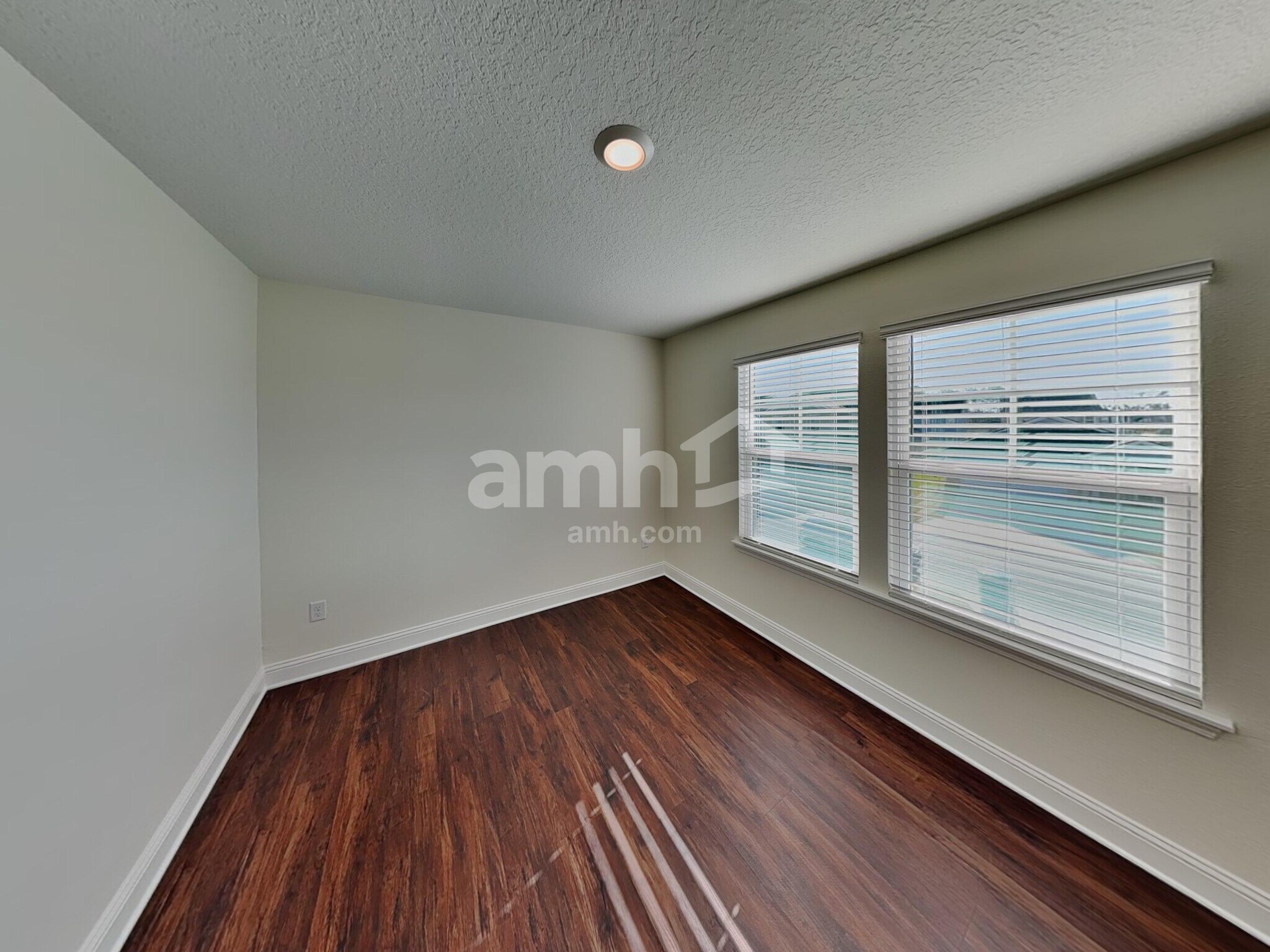 Building Photo - 11644 Hillside Dr