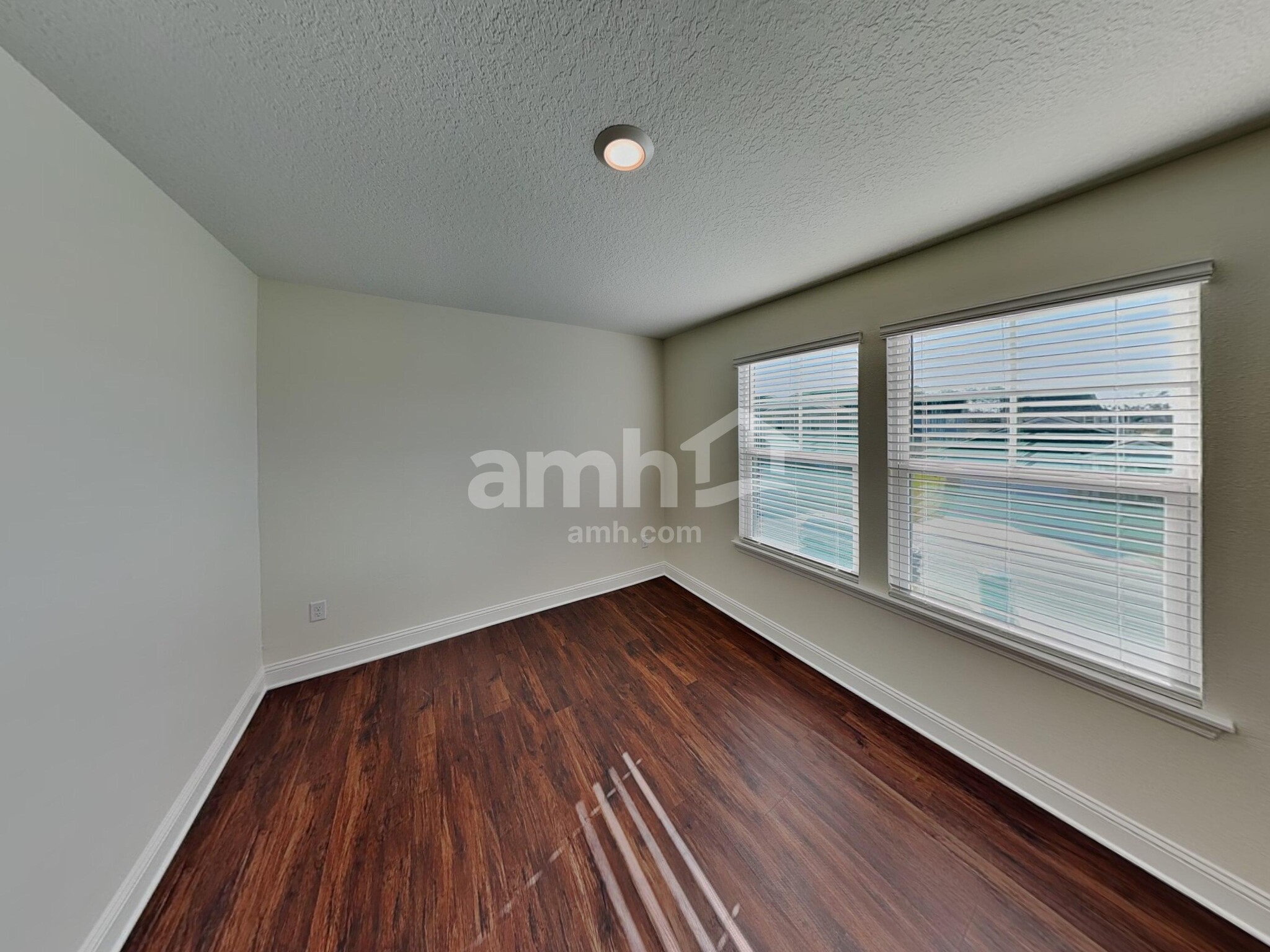 Building Photo - 11656 Hillside Dr