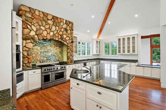 Building Photo - 169 Sausal Dr