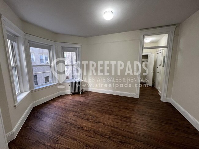 Building Photo - bedroom in Boston MA 02215