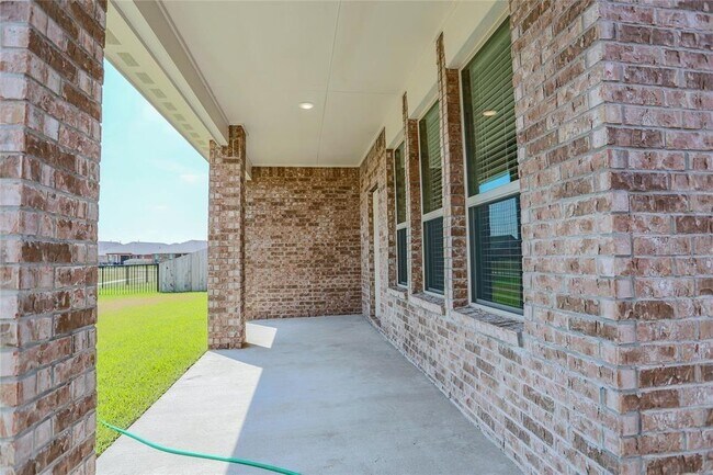 Building Photo - 23727 San Barria Dr