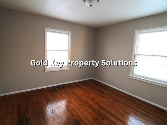 Building Photo - 3 BR 1 BA House with Garage and Enclosed Porch (NO SECTION 8)