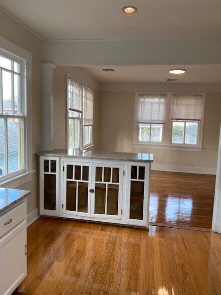 kitchen - 5710 Willow St