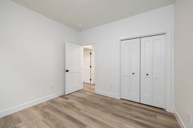 Building Photo - 4607 Pine Crest Dr