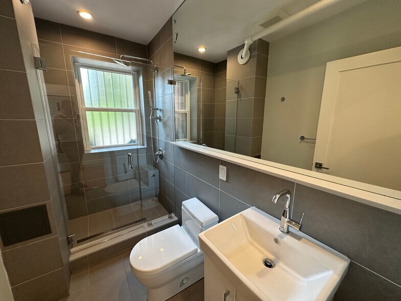 Building Photo - 36 Madison St