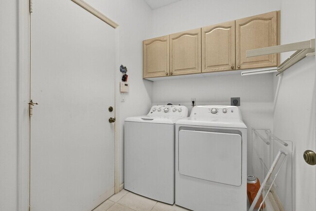 Building Photo - 4548 Barclay Fair Way