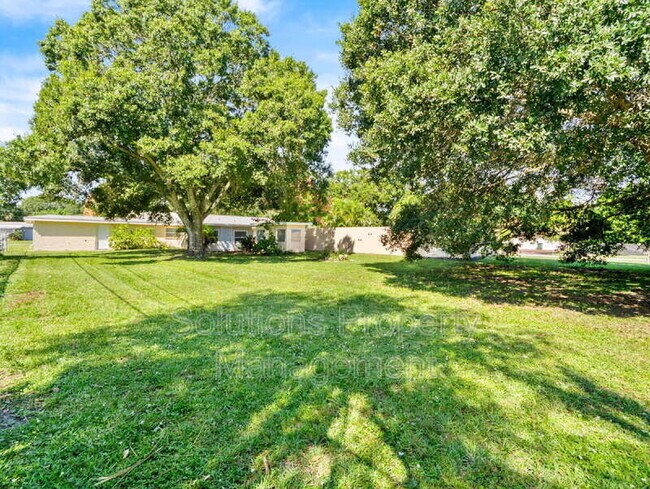 Building Photo - 7740 Pine Lake Dr