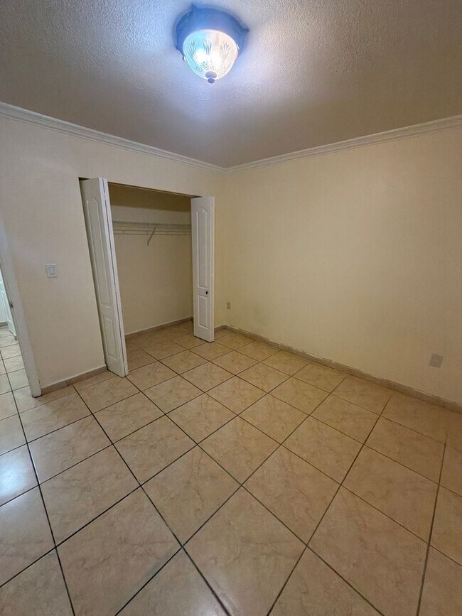 Building Photo - Cozy 2bd/2bath in the heart of Miami!