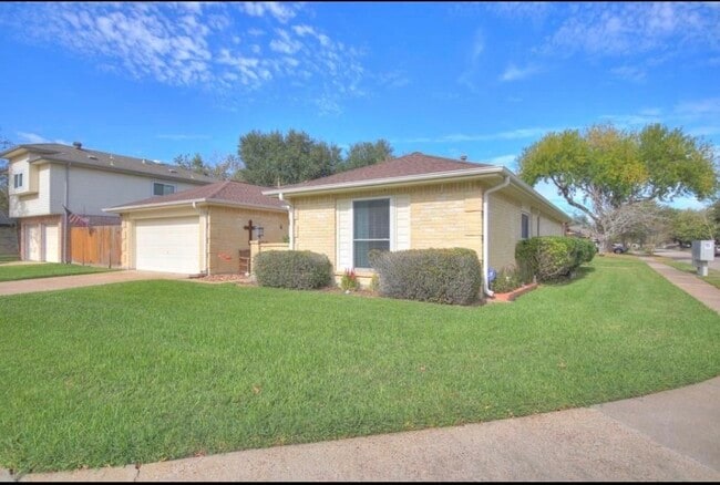 Building Photo - 3039 Becket St