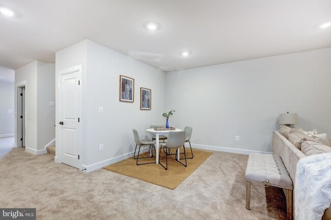 Building Photo - 6547 Clubhouse Dr