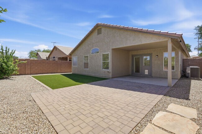 Building Photo - Stunning Home in North Phoenix